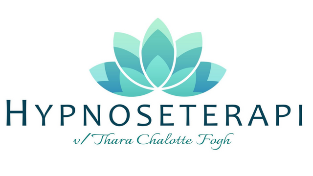 Logo for Hypnoseterapi med en lotusblomst i blå og grønne nuancer, designet af Thara Chalotte Fogh.