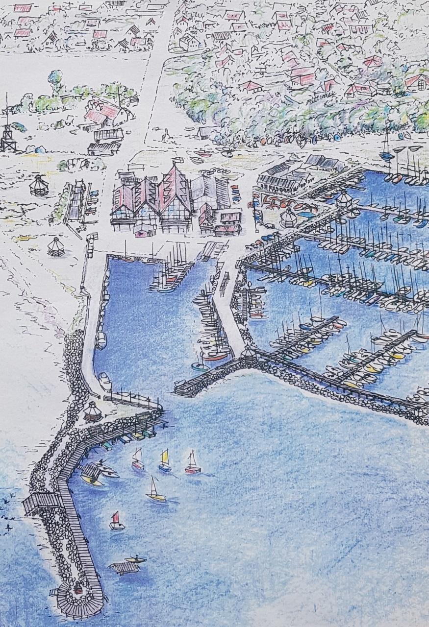 En farverig illustration af en havn med både, bygninger og en kystlinje, der viser livlig aktivitet ved vandet.