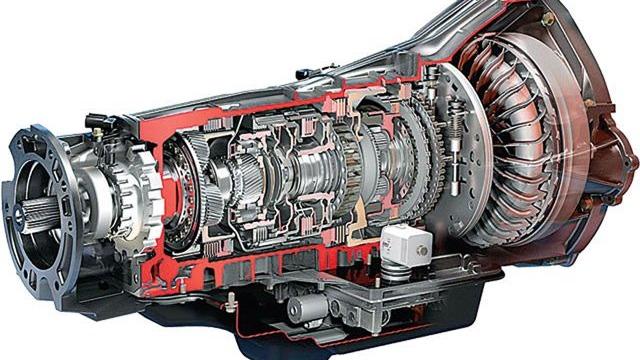 Skarp illustration af en skåret motor, der viser de indre komponenter og gearsystemet i detaljer.