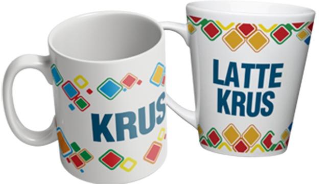 Farverige krus med teksten "Krus" og "Latte Krus" i store bogstaver på hvid baggrund.