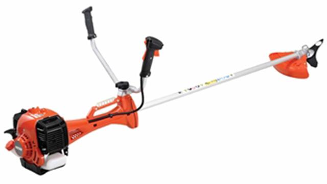 En kraftfuld græstrimmer med orange motor og metalstang, ideel til havearbejde og græsklipning.