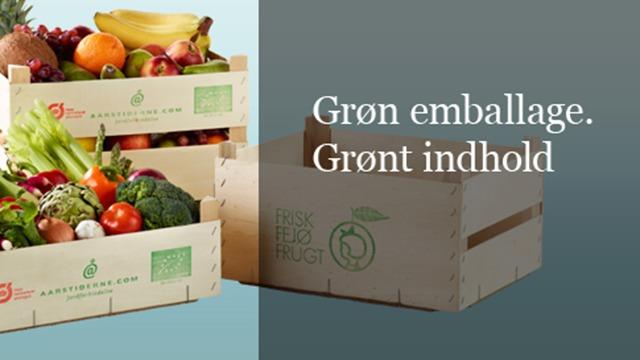 Kasser med friske grøntsager og frugter i grøn emballage, der fremhæver bæredygtighed og sundhed.