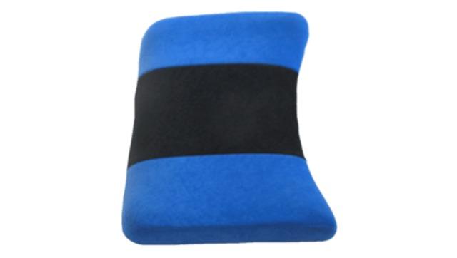 Blå og sort ergonomisk pude til støtte af ryggen, designet til komfortabel siddestilling.