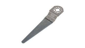 En metal savklinge til multifunktionsværktøj med en spids ende og et mønster på toppen.