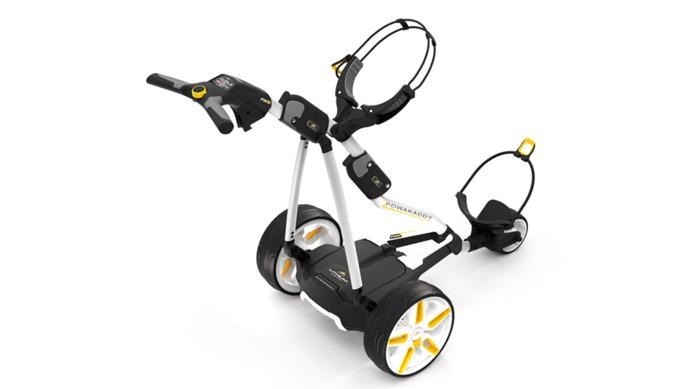 En elektrisk golfvogn med gule hjul og justerbart håndtag til nem transport på golfbanen.