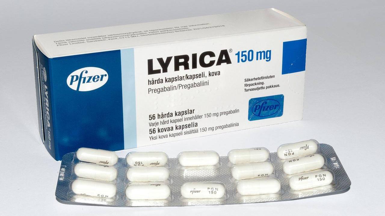 Lyrica 150 mg kapsler fra Pfizer, pakket i en æske med 56 hvide kapsler i blisterpakning.