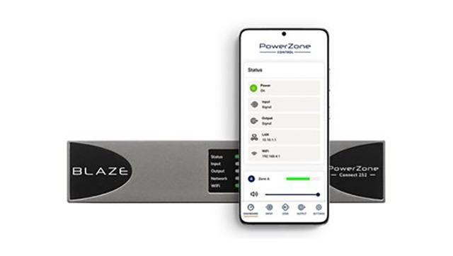 Smartphone viser PowerZone app med status for Blaze enhed på en sølvfarvet baggrund.