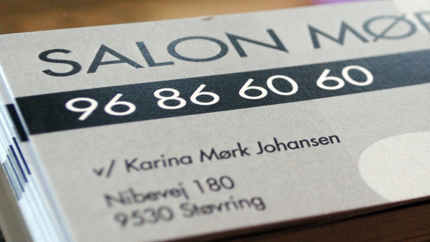 Visitingkort for Salon Mørk med kontaktinformation og adresse til Nibavej 180, 9330 Stirring.