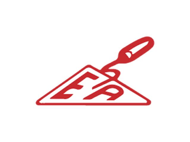 Rødt logo med en trowel og initialerne "EA" på en trekantet baggrund.